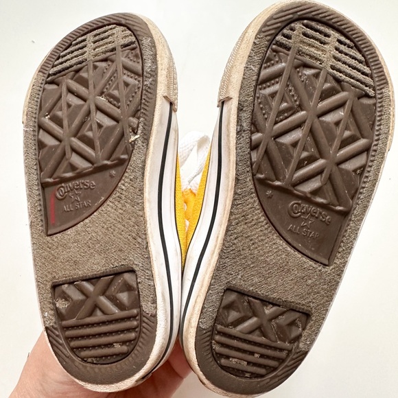 Toddler Size 6 Converse Chuck Taylor ALL STAR SMILE CHEERFUL High Top Yellow - Picture 4 of 4